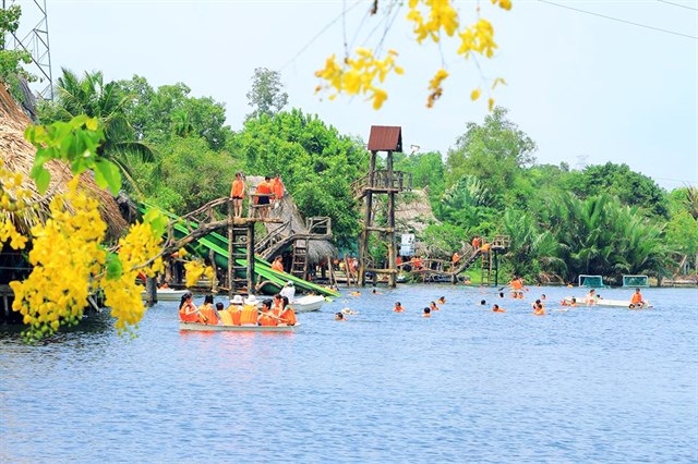 Khu du lịch Bò Cạp Vàng là điểm đến lý tưởng cho các bạn trẻ có sở thích với những trò chơi vùng sông nước